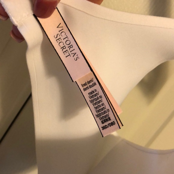 2 Victoria Secret lightly lined bras 36D - Picture 2 of 6